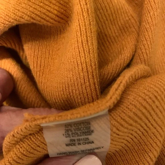 Sweater-Gold - Picture 5 of 5